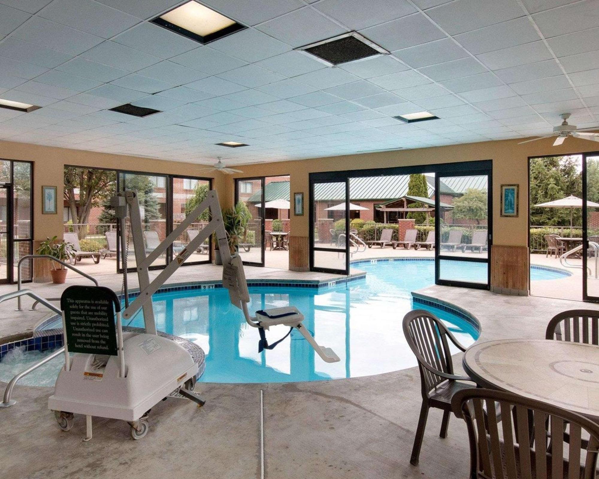 Comfort Suites Parkersburg South Mineral Wells Exteriér fotografie